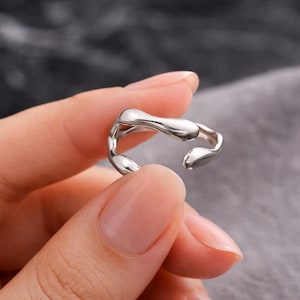 Anillo abierto minimalista abstracto – Anillo ajustable con diseño escultural de oro y plata – Joya moderna con diseño líquido orgánico, regalo para ella