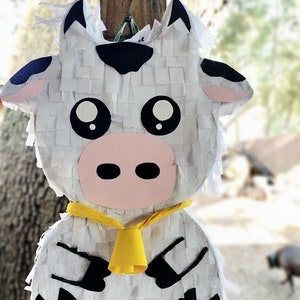 Little cow piñata center piece