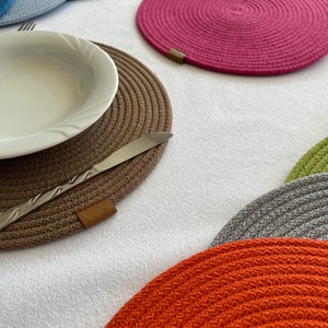 Décoration de table rustique, sets de table en corde de coton, salle à manger à la ferme, réglages de table bohèmes, décoration de salle à manger, sets de table colorés, tapis en coton naturel