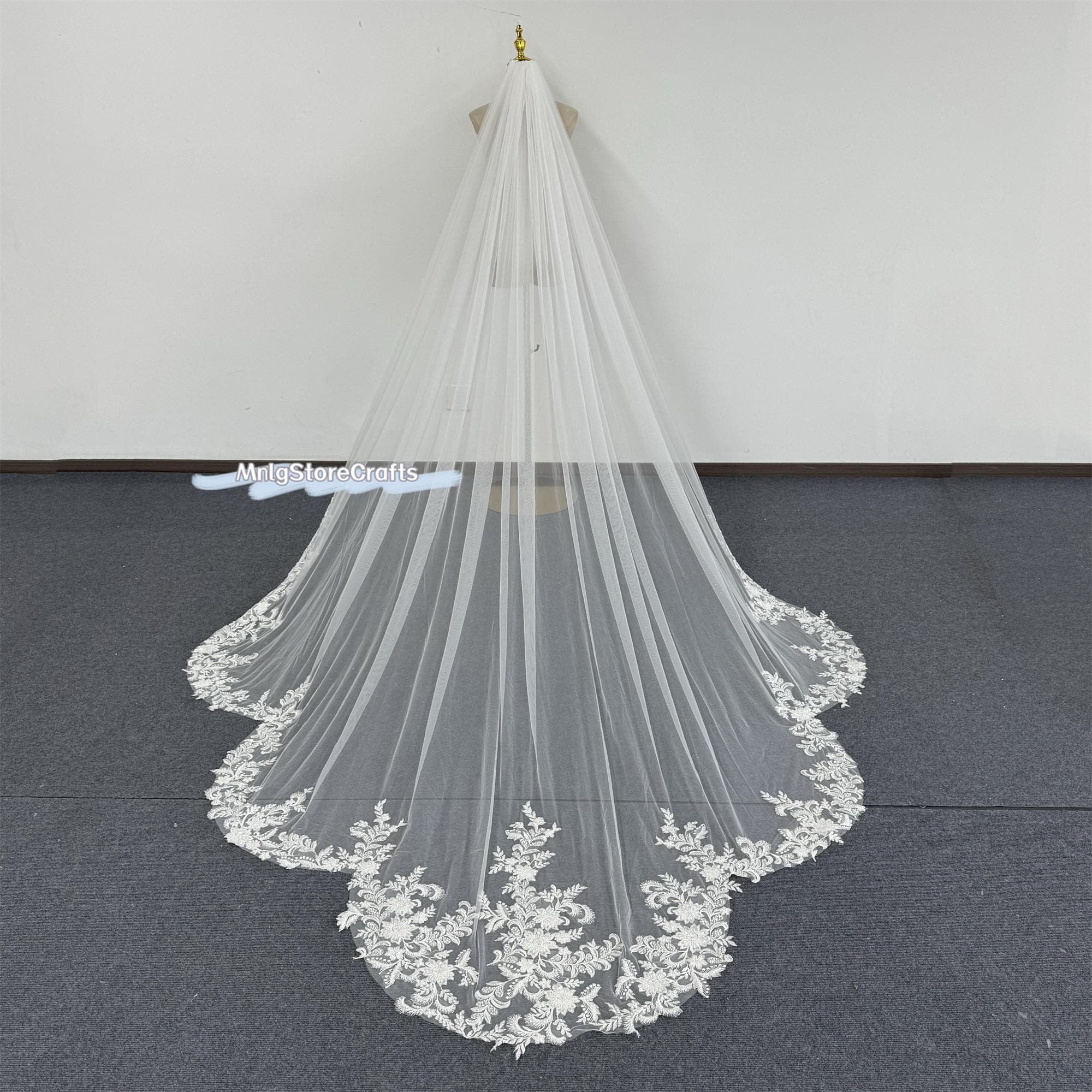 Beaded Floral Appliques Cathedral Veil: Scalloped Hem Ivory  display picture 3