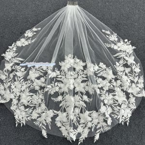 Velo da sposa in tulle avorio: lunghezza fino alla punta delle dita, applicazioni di farfalle 3D