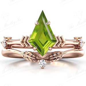 Leaf Style Peridot Wedding Ring Set For Women 14K Gold Peridot 2 Piece Bridal Ring Set Vintage Kite Shaped Peridot Ring Set Gift For Women