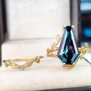 Coffin Shaped Alexandrite Engagement Ring Set 14k Gold Alexandrite Bridal Ring Set Unique Leaf Design Ring Set Art Deco 2 Piece Wedding Set