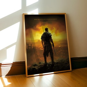 Può includere: Un poster con la citazione "Ciò che facciamo nella vita risuona nell'eternità." Un uomo in tunica e armatura si trova in cima a una collina con vista su una città in fiamme. Il cielo è di un arancione e giallo fiammeggiante.