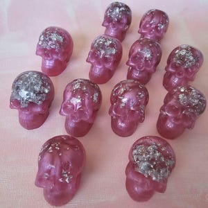 Resin skull mini decor,  Pinkoween resin decor, pink Halloween decor, Skull paperweight gift, Resin skull Pink with silver, halloween party