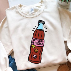 Bottled Up Feelings SVG PNG Mieszane emocje w sodzie Zabawna butelka Modny projekt clipartów Sylwetka Cricut Komercyjne użycie Pobieranie cyfrowe