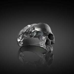 Schädel Schädel handgemachter Sterling Silber Herren Biker Ring, Schädel Gothic Ring, Schädel Punk Ring, verwundeten Schädel Silber Schmuck, Weihnachtsgeschenke