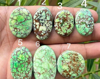 Grande cabochon di magnesite naturale tinta di verde, a forma di cavallo selvaggio, con retro piatto, pietra preziosa sciolta, cabochon per la creazione di gioielli, di design