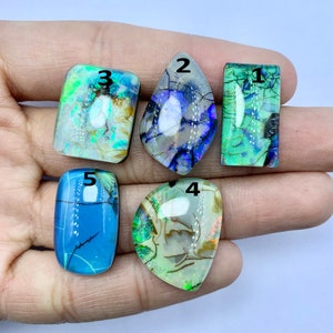 Pietra preziosa opale monarca di qualità eccellente, pietra preziosa multi fuoco opale monarca, pietra preziosa sciolta opale monarca cabochon opale, pietra preziosa a forma mista