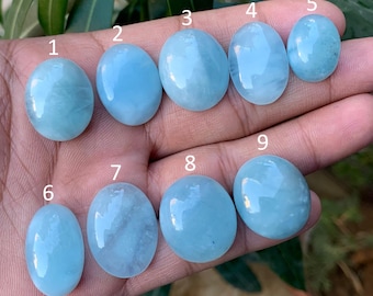 Natürlicher hellblauer Aquamarin Cabochon, ovaler Edelstein