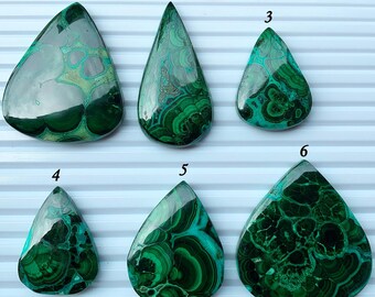 Cabujón de crisocola y malaquita, gema verde azulada, parte posterior plana.