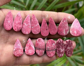 Naturlig thulit cabochon par, rosa ädelsten matchande cabochoner för smyckestillverkning, örhängen ring hänge halvädelstenar lösa