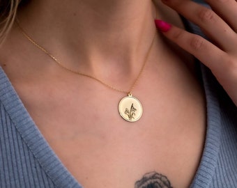 14K Solid Gold Birth Flower Disc, Valentine's Day Gift for Her, Elegant Flower Disc, Personalized Jewelry, Engraved Flower Necklace