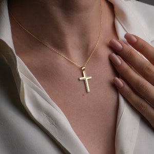 14K Gold Chic Cross Necklace, Dainty Diamond Cross Pendant, Christian Jewelry Gifts, Gold Cross Charm, Tiny Cross Necklace, Mothers Day Gift, Women Jewelry, Daughter Sister Mother Grandma Lover Girlfriend Gifts, Minimalist Design Jewelry Pendant