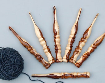 Interchangeable Crochet Hook Necklace / Gift Set Hand Turned sassy Maple  Burl and Resins, Ergonomic Style Large Crochet Hook Handle -  India