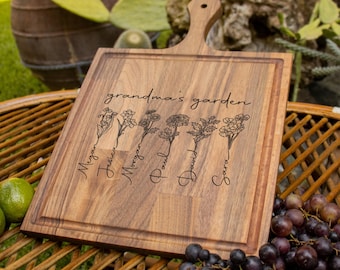 Birth Flower Gifts for Mom, Personalized Cutting Board, Mom Gift from Daughter, Mother's Day Gift, Grandmas Garden, Gift for Grandma