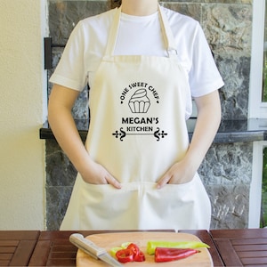 Personalized Apron, Custom Apron, Name Apron, Cooking Apron, Baking Apron, Kitchen Apron, Chef Apron, Women Apron, Apron for Mom, Apron Gift