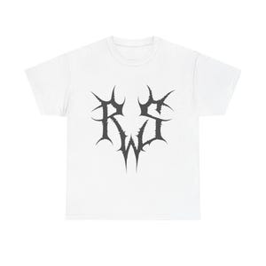 Puede incluir: Camiseta blanca con un gráfico negro de las letras "R.S.W." en una fuente gótica estilizada.
