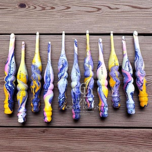 Ergonomic Crochet Hook Set – Swirl Painted Wooden Hooks | Colorful, Comfortable & Lightweight | Sizes 3.5mm–16mm | Gift for Crocheters
