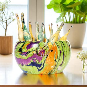 Color Splash Yarn Bowl with Ergonomic Crochet Hooks Set – Handcrafted Polymer Clay Holder – Crochet Gift for Mom, Yarn Lovers & Crafters