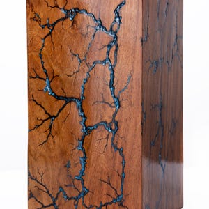 Handgefertigte Palisander Urne: Lichtenberg Blitz Inlay, Erinnerungsstück
