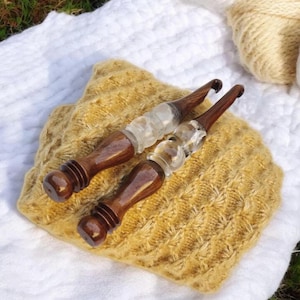 Handmade Crochet Hook with Epoxy Resin Rosewood Handle | Ergonomic Soft Grip for Pain-Free Crocheting | Ideal Gift for Knitters Yarn Lovers