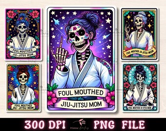 Può includere: Set di cinque carte digitali stampabili con una donna scheletro in un gi bianco su uno sfondo floreale. Il testo sulle carte recita "Foul mouthed Jiu-Jitsu Mom".