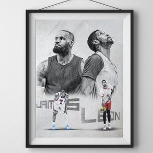 Puede incluir: Impresión en blanco y negro enmarcada con dos jugadores de baloncesto. La impresión incluye el texto "JAMES" y "LEON" en una fuente estilizada. Los jugadores se representan en poses de acción, uno mirando hacia arriba y el otro hacia un lado.