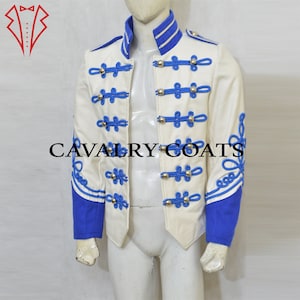 Chaqueta de húsar de lana para mujer: estilo militar en blanco roto, galón azul rey