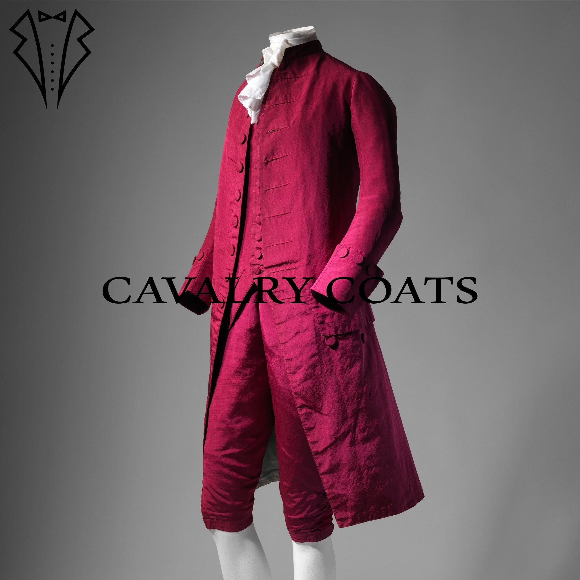 Cappotto militare da uomo in seta color magenta del XVIII secolo
