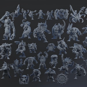 Op de afbeelding: Een verzameling grijze fantasie miniaturen, waaronder diverse monsters en wezens. De figuren variëren in grootte en pose, sommige staan, andere hurken en sommige hebben wapens. Het algemene thema suggereert een tabletop gaming of hobby product.