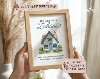 Könnte beinhalten: Ein gerahmter Aquarelldruck mit einem blauen Haus mit braunem Dach und dem Text "FÜR EUER NEUES Zuhause." Der Druck wird von Händen gehalten und enthält den Text "DIGITALER DOWNLOAD" und "SOFORT NACH KAUF VERFÜGBAR."