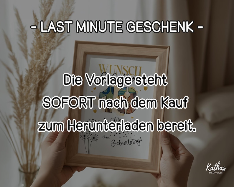 May include: A framed print held by hands, with German text including "LAST MINUTE GESCHENK" and "SOFORT nach dem Kauf". The frame is light brown, and the background is a neutral colour. The print is for a birthday.