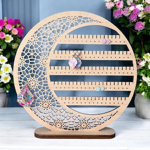 Soporte para pendientes con diseño de luna floral: Expositor de joyas de madera de abedul.