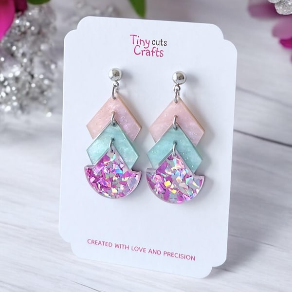 Pendientes geométricos colgantes con purpurina pastel: acrílico rosa, menta y plateado
