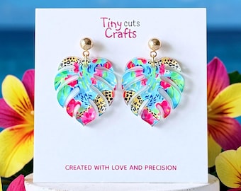 Pendientes de hoja de monstera tropical: colgantes de hojas de la selva abstractas y coloridas con un vibrante estampado veraniego.