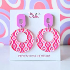 Retro Hoop Stud Earrings: pink mod acrylic dangles with groovy circle pattern