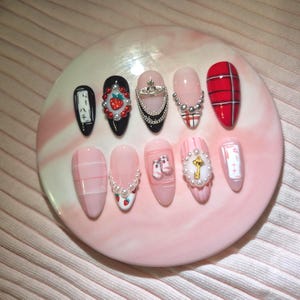NANA press on nails | Anime Nails | Anime fake nails | Nana Osaki nails | Fake nails | Charm nails