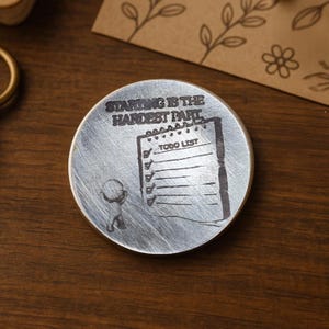 ADHD-motivatiemunt – "Starten is het moeilijkste deel" – neurodivergent cadeau, roestvrijstalen zakmuntje