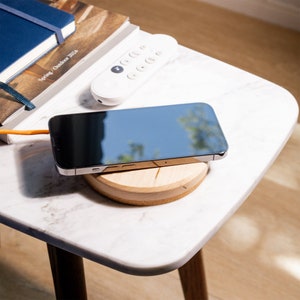 Wooden Wireless Phone Charger - Eco-Friendly 15W Qi Charging Pad in Maple or Walnut, Wireless Charging Pad for iPhone & Samsung