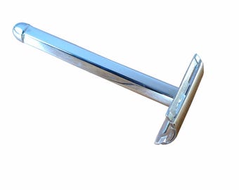 925 silver safety razor with closed guard, customizable, a useful and precious gift and an eco-friendly choice