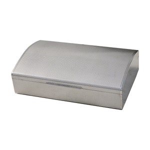 Scatola argento 925 con coperchio bombato lavorazione a guilloche  interno legno mogano, per sigarette o carte, fatta a mano made in Italy