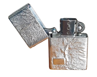 Zippo-style lighter in 925 silver made with the Samorodok technique