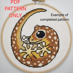 Curled Gecko Cross Stitch Pattern