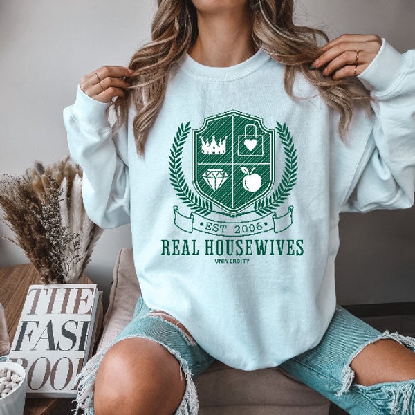 Bravo Universität Crewneck Sweatshirt, Bravo Merch, Geschenk für Freundin, Hausfrauen Sweatshirt, Bravo Shirt, lustiges Shirt