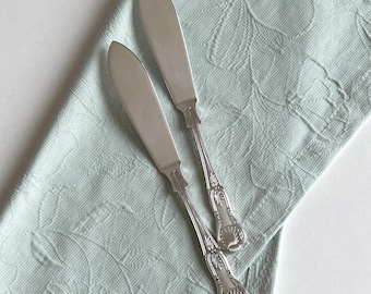 SHEFFIELD Silver Plated Butter Knife with Seashell Decor | Antique Silver Cheese / Caviar Serving Knife | Made in England
