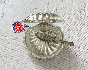 Plato de mantequilla de concha plateada con cuchillo de mantequilla - Tazón de caviar de concha de almeja de metal con vidrio - Hecho en Inglaterra