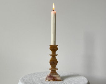 Vintage handgemaakte kandelaar met onyx - Unieke natuurlijke marmeren steen bruin beige kandelaar - Duitsland, jaren 1970