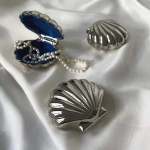 Scatola portagioie in argento con conchiglia / Scatola porta anelli vintage con conchiglia / Scatola portaoggetti in metallo con conchiglia di metà secolo / Germania, anni '60