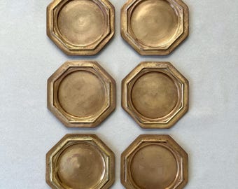 GALLO Brass Coasters With Rich Patina | Set of 4 or 6 | Vintage Mid-Century Coasters in Geometric Shape | Made in Italy, 1960s